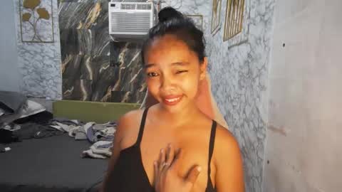 Snapshot of asian_janeth chatting on 05-11-26, 10:40 im janeth single mom online show from 05-11-26, 10:40
