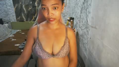 Snapshot of asian_janeth chatting on 06-04-26, 01:55 im janeth single mom online show from 06-04-26, 01:55