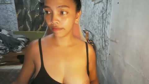 Snapshot of asian_janeth chatting on 06-05-26, 02:29 im janeth single mom online show from 06-05-26, 02:29