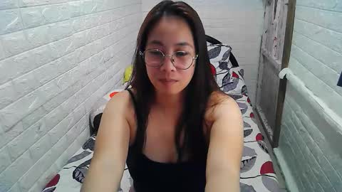 Snapshot of asian_sexydimples chatting on 10-10-25, 11:42 Trixie online show from 10-10-25, 11:42
