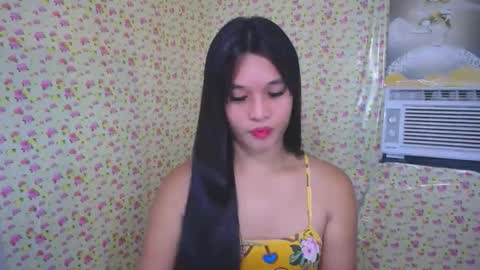 Snapshot of asian_yannie chatting on 10-20-25, 12:49 Yan online show from 10-20-25, 12:49