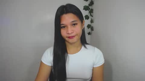 Snapshot of asian_yannie chatting on 11-25-25, 12:21 Yan online show from 11-25-25, 12:21