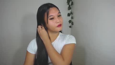 Snapshot of asian_yannie chatting on 12-04-25, 01:59 Yan online show from 12-04-25, 01:59