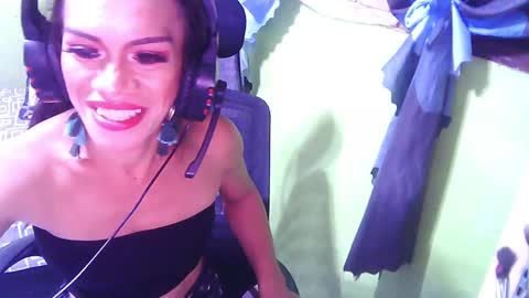 Snapshot of asiangoddezzts chatting on 01-07-25, 04:37 Miss Audrey L Monel online show from 01-07-25, 04:37