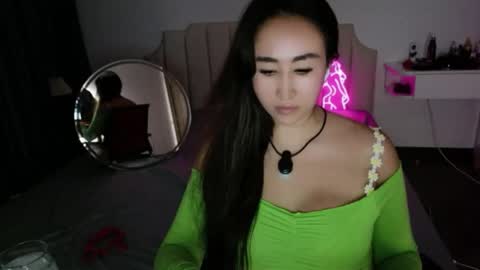Snapshot of asianqueen777ohmi chatting on 05-28-26, 04:43 Rose Mingna online show from 05-28-26, 04:43