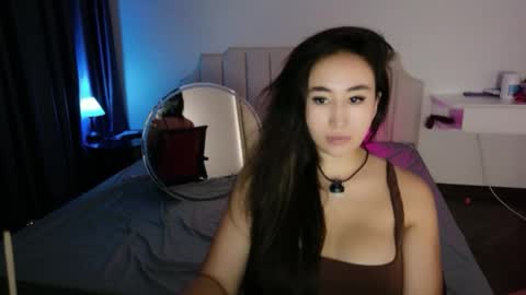 Snapshot of asianqueen777ohmi chatting on 05-30-26, 04:42 Rose Mingna online show from 05-30-26, 04:42
