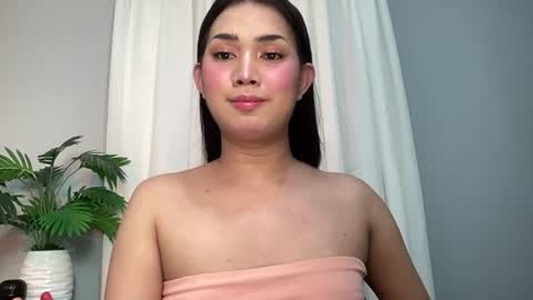 Lily online show from 07-04-26, 10:27
