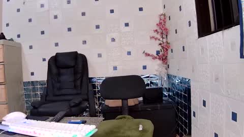 Snapshot of asiantsugar4u chatting on 12-28-24, 01:17 Trish online show from 12-28-24, 01:17