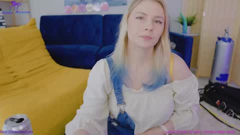 Snapshot of asiri_ocean chatting on 05-13-26, 03:31 Asiri pronounced Ah-siri Please no nicknames 3 online show from 05-13-26, 03:31