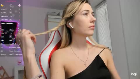 Snapshot of askcaroline chatting on 02-27-26, 01:22 Caroline online show from 02-27-26, 01:22