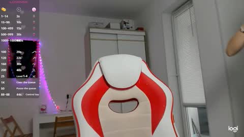 Snapshot of askcaroline chatting on 03-09-26, 01:15 Caroline online show from 03-09-26, 01:15