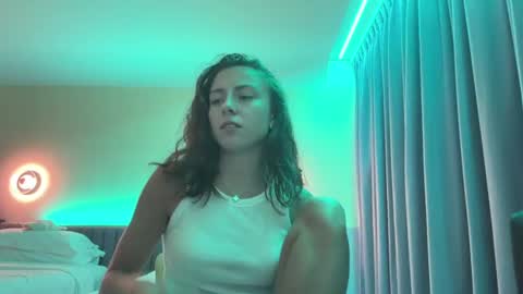 Snapshot of asleyfabello chatting on 06-28-26, 11:05 Monica online show from 06-28-26, 11:05