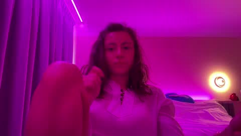 Snapshot of asleyfabello chatting on 06-29-26, 11:10 Monica online show from 06-29-26, 11:10