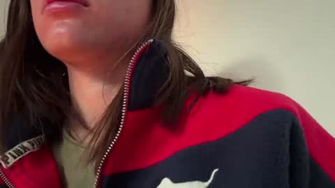 Snapshot of asleyfabello chatting on 07-25-26, 02:42 Monica online show from 07-25-26, 02:42