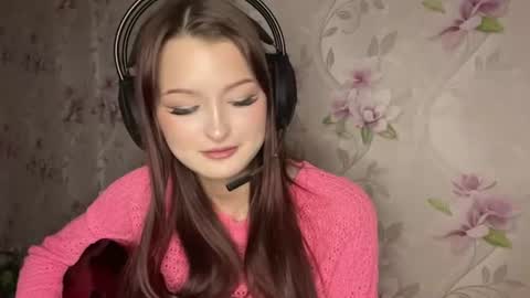 Snapshot of asleykleppen chatting on 06-17-26, 02:29 Anouk online show from 06-17-26, 02:29