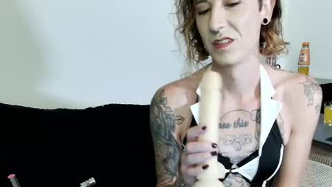 Snapshot of asluttyrose chatting on 08-08-26, 07:27 asluttyrose online show from 08-08-26, 07:27