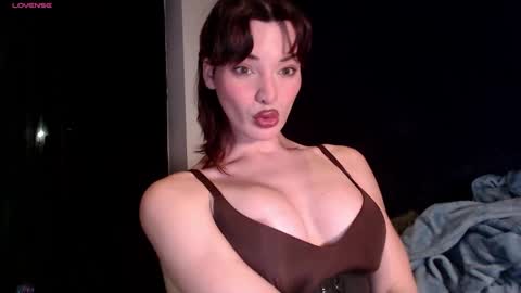 Snapshot of aspenfrost chatting on 12-21-24, 01:15 Aspen Frost online show from 12-21-24, 01:15