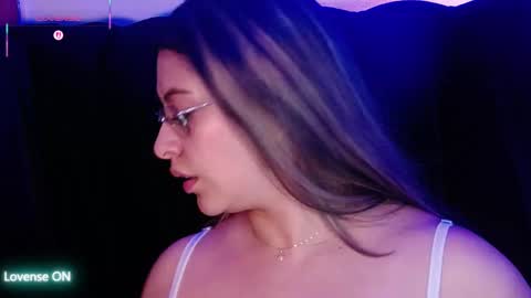 Snapshot of aspenruss chatting on 10-13-25, 02:22 online show from 10-13-25, 02:22