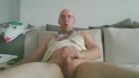 Snapshot of assbitch189 chatting on 06-12-26, 08:24 assbitch189 online show from 06-12-26, 08:24