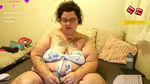 Snapshot of asserolee chatting on 07-19-26, 11:52 Cassie online show from 07-19-26, 11:52