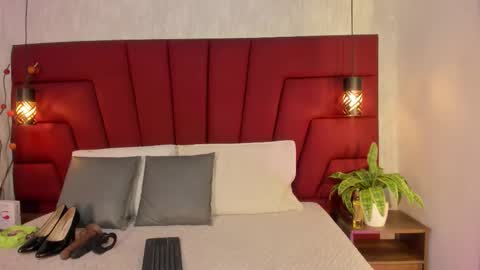 instagramsoofiaa giraldo online show from 12-02-25, 07:31