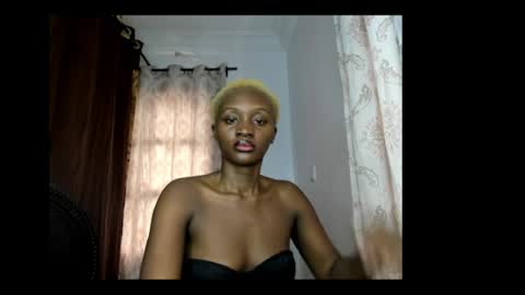 Snapshot of assy_girl25 chatting on 06-05-26, 10:21 Assy girl25 online show from 06-05-26, 10:21
