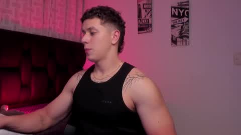 Snapshot of astonhills chatting on 09-27-25, 01:43 astonhills online show from 09-27-25, 01:43