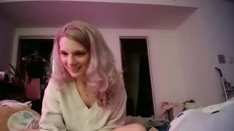 Snapshot of astorialove chatting on 12-18-24, 03:15 AstoriaLove online show from 12-18-24, 03:15