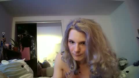 Snapshot of astorialove chatting on 12-19-24, 03:40 AstoriaLove online show from 12-19-24, 03:40