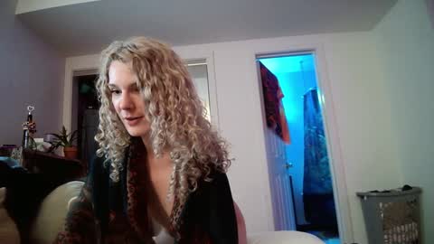 Snapshot of astorialove chatting on 01-15-25, 05:40 AstoriaLove online show from 01-15-25, 05:40