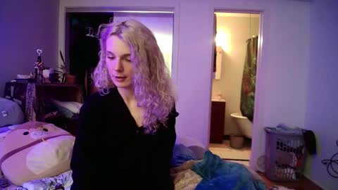 Snapshot of astorialove chatting on 02-19-25, 04:34 AstoriaLove online show from 02-19-25, 04:34