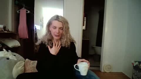 Snapshot of astorialove chatting on 03-05-25, 01:10 AstoriaLove online show from 03-05-25, 01:10