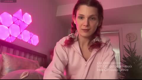 Snapshot of astorialove chatting on 12-19-25, 02:51 AstoriaLove online show from 12-19-25, 02:51