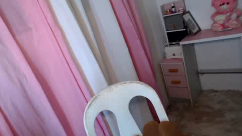 Snapshot of astraea_xxx chatting on 07-08-26, 05:12 Anna online show from 07-08-26, 05:12