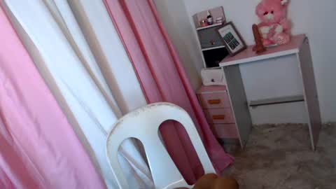 Snapshot of astraea_xxx chatting on 07-12-26, 05:26 Anna online show from 07-12-26, 05:26