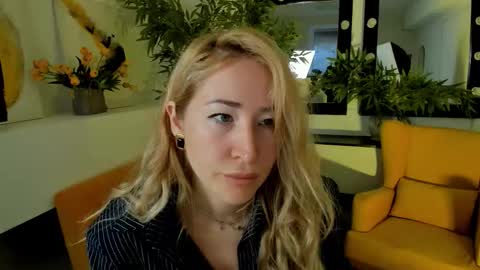 astramonroe online show from 09-29-25, 04:28