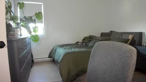 Snapshot of astridluxe chatting on 10-10-25, 06:18 Astrid Luxe online show from 10-10-25, 06:18