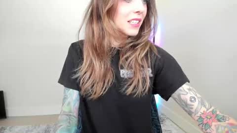Astrid Luxe online show from 06-10-26, 03:33