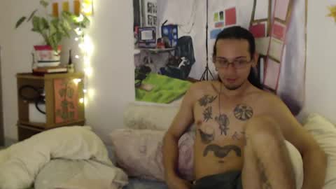 Snapshot of astryd69 chatting on 05-19-26, 06:47 Astrid 69 online show from 05-19-26, 06:47