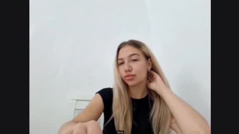 Snapshot of asuncionedgeman chatting on 10-20-25, 08:37 Diana online show from 10-20-25, 08:37