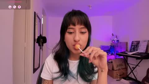 Snapshot of atenea_dragon__ chatting on 06-20-26, 08:44 Atenea online show from 06-20-26, 08:44