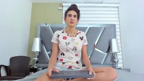 atenea online show from 06-12-26, 04:22