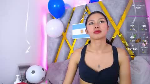 Snapshot of atenea_smith1 chatting on 06-18-26, 04:02 Athenea online show from 06-18-26, 04:02