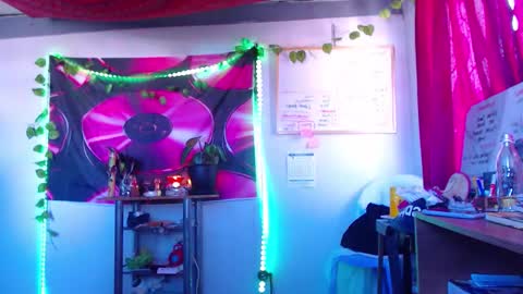 Snapshot of ateneasairce chatting on 12-01-25, 01:16 Atenea online show from 12-01-25, 01:16