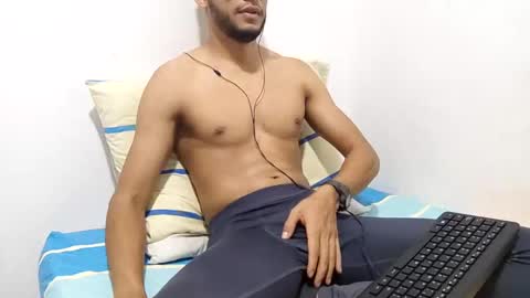 Snapshot of atorres21 chatting on 02-20-25, 06:35 Torres online show from 02-20-25, 06:35