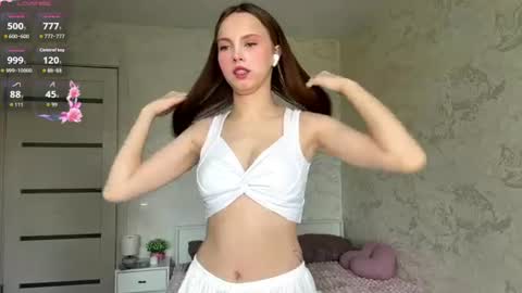 Snapshot of audiedelorbe chatting on 06-17-26, 09:01 Jolyn online show from 06-17-26, 09:01
