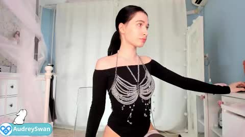 Mary online show from 10-12-25, 10:36