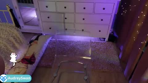 Mary online show from 11-27-25, 10:17