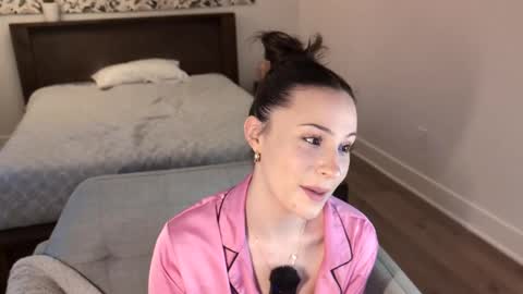 Miss Audrey online show from 02-02-25, 10:39