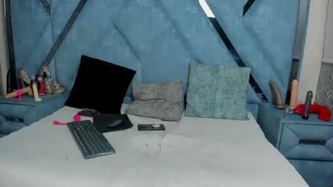 Monii Yi online show from 06-08-26, 03:40